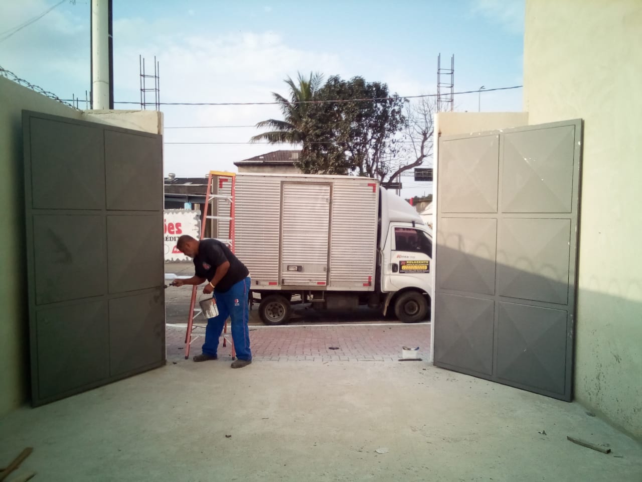 Portão de Chapa de Ferro Galvanizada